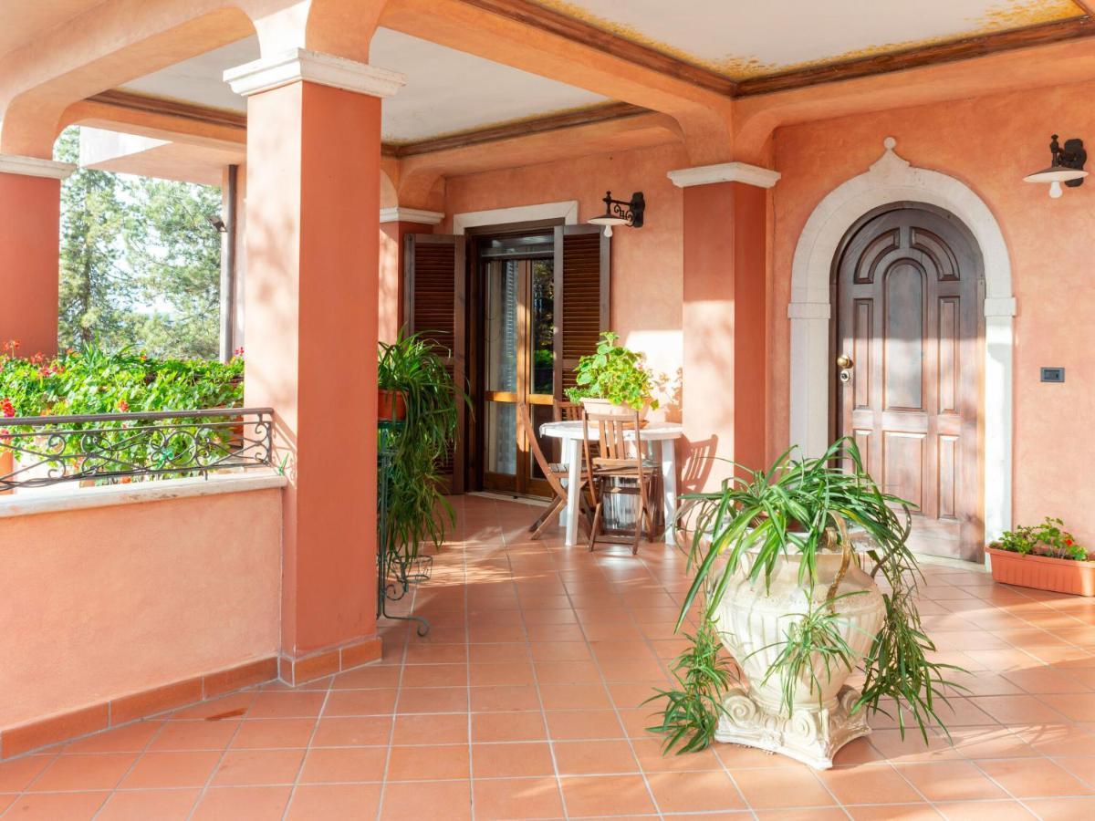 Belvilla By Oyo Villa In Tagliacozzo Bagian luar foto