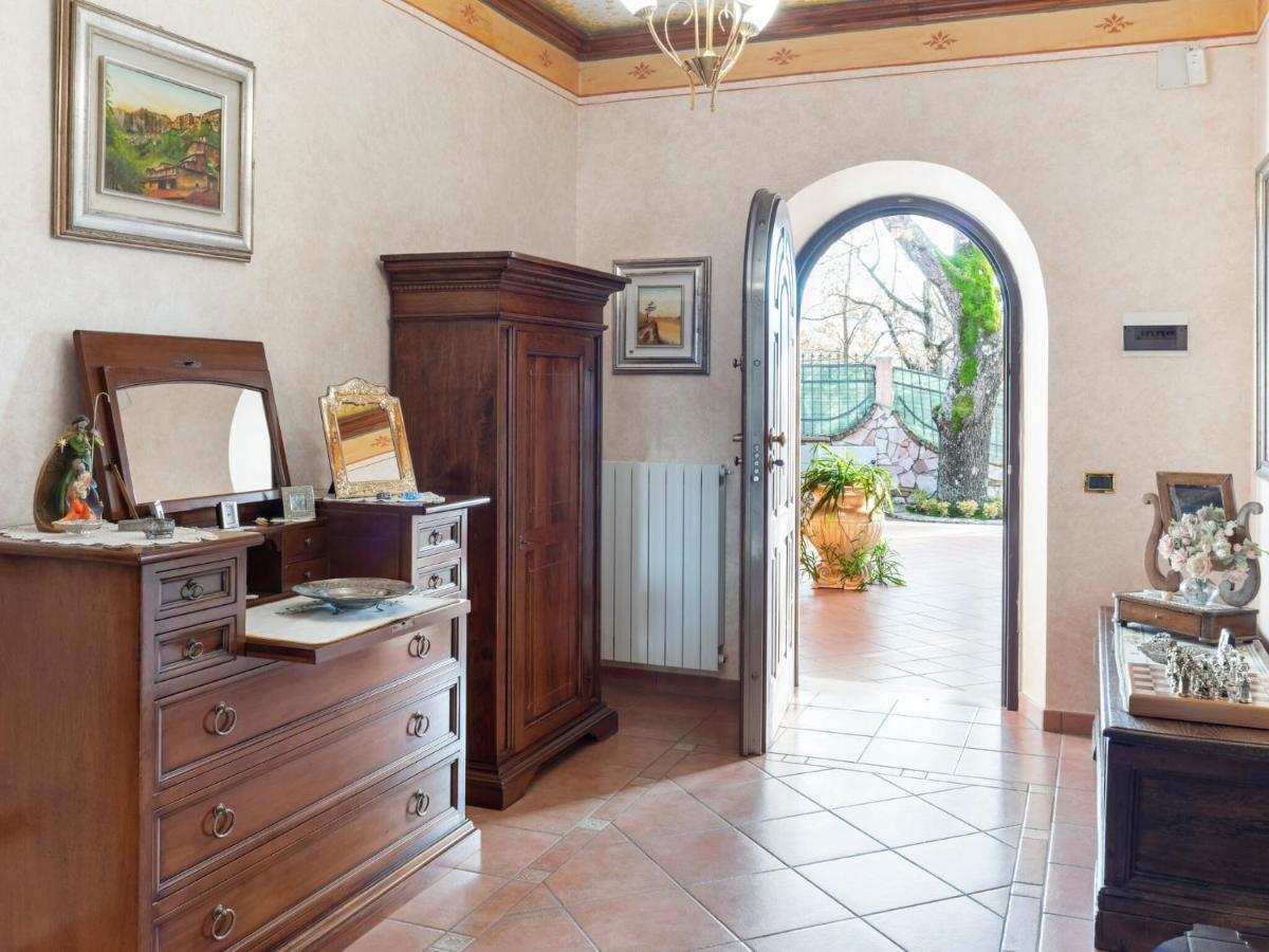 Belvilla By Oyo Villa In Tagliacozzo Bagian luar foto