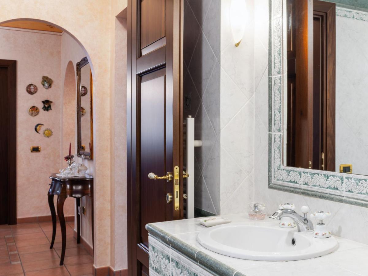 Belvilla By Oyo Villa In Tagliacozzo Bagian luar foto