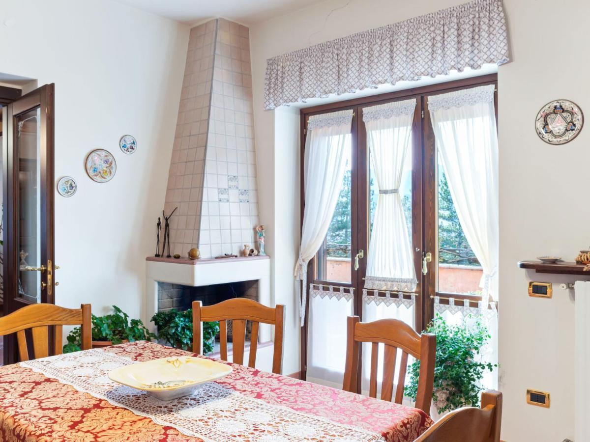 Belvilla By Oyo Villa In Tagliacozzo Bagian luar foto
