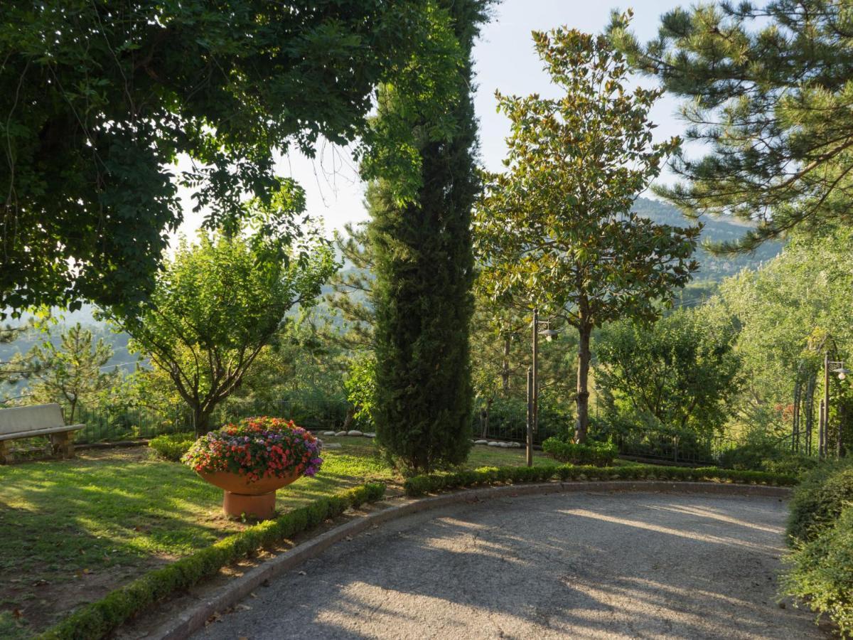 Belvilla By Oyo Villa In Tagliacozzo Bagian luar foto
