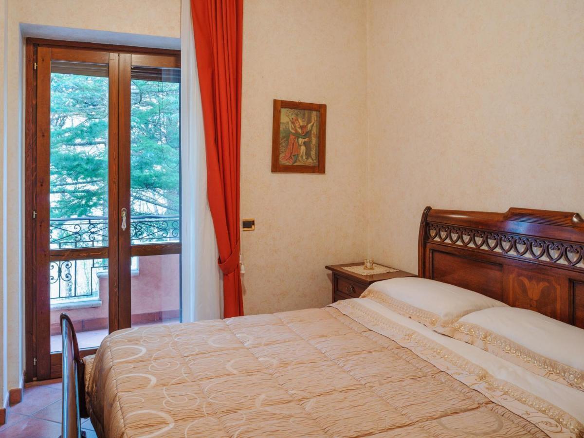 Belvilla By Oyo Villa In Tagliacozzo Bagian luar foto