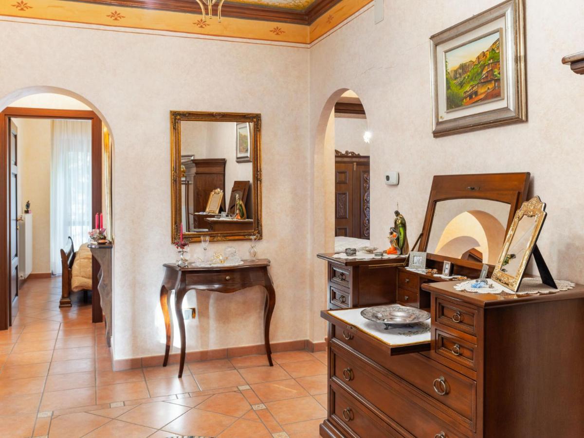Belvilla By Oyo Villa In Tagliacozzo Bagian luar foto
