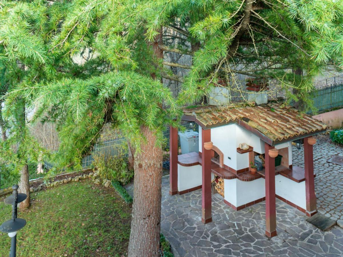 Belvilla By Oyo Villa In Tagliacozzo Bagian luar foto