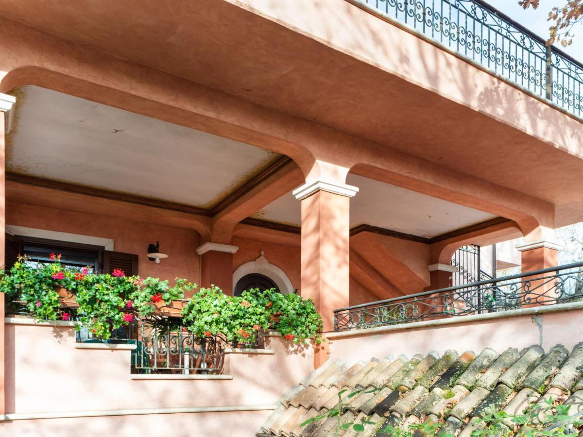 Belvilla By Oyo Villa In Tagliacozzo Bagian luar foto