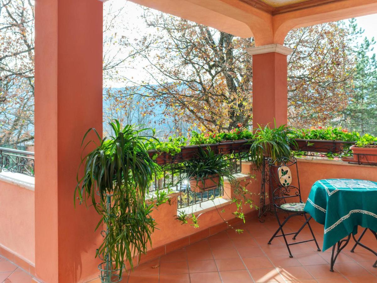 Belvilla By Oyo Villa In Tagliacozzo Bagian luar foto